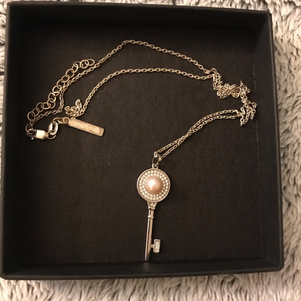 Vantel Pearls Key Necklace